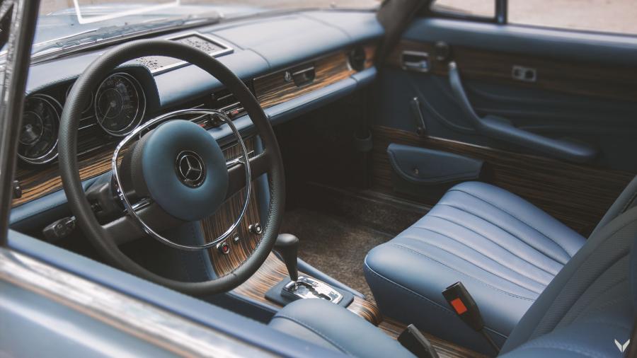 Интерьер Mercedes-Benz 250 CE by Villner (W114) 1970 года  (фото 20 из 24)